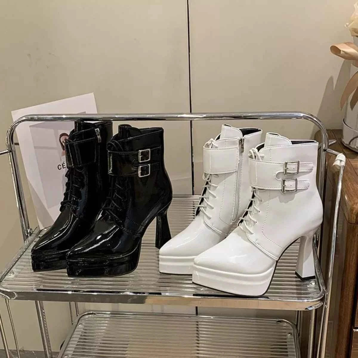 Lace Up Women's Round Toe : Chunky Heel Ankle Boots