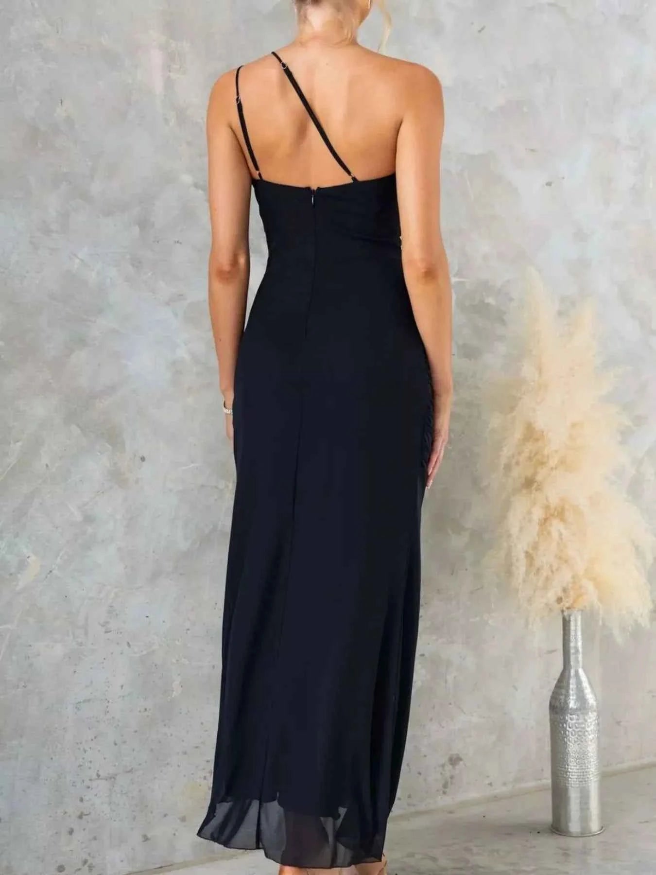 Stylish One-Shoulder Ruffle : Slit Dress