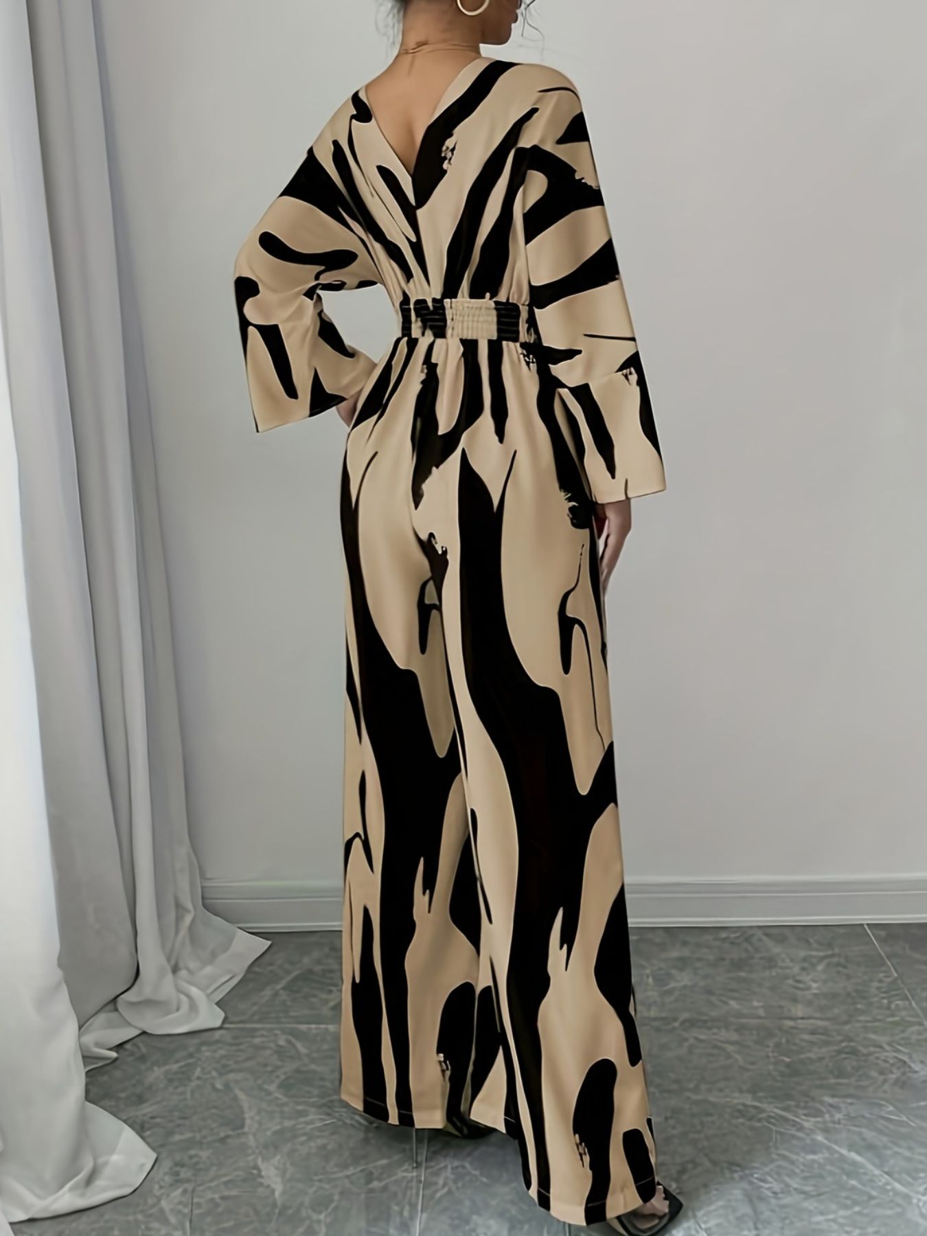 Abstract Print V-Neck Wide Leg Jumpsuit - ꫀꪶꫀᧁꪖꪀᥴꫀ꠸ᠻꪗ~ 𝔈𝔪𝔟𝔯𝔞𝔠𝔢 𝔈𝔩𝔢𝔤𝔞𝔫𝔠𝔢