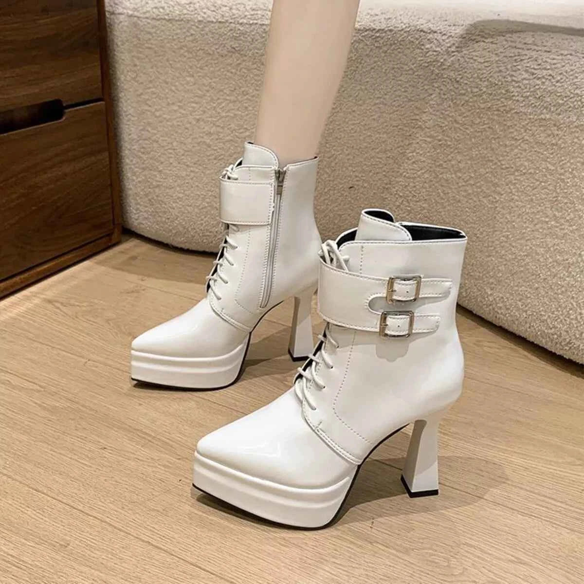 Lace Up Women's Round Toe : Chunky Heel Ankle Boots