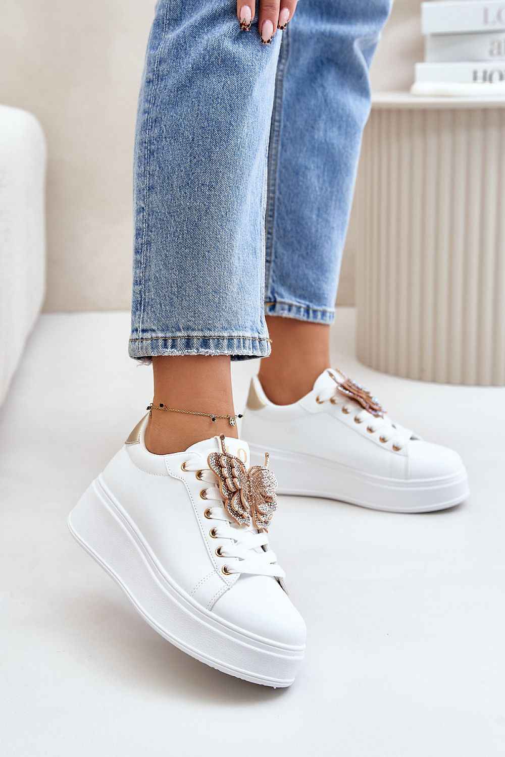 Stylish White/Gold Sport Shoes