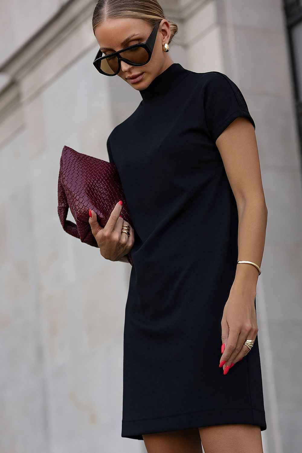 Comfortable: Elegant Little Black Dress