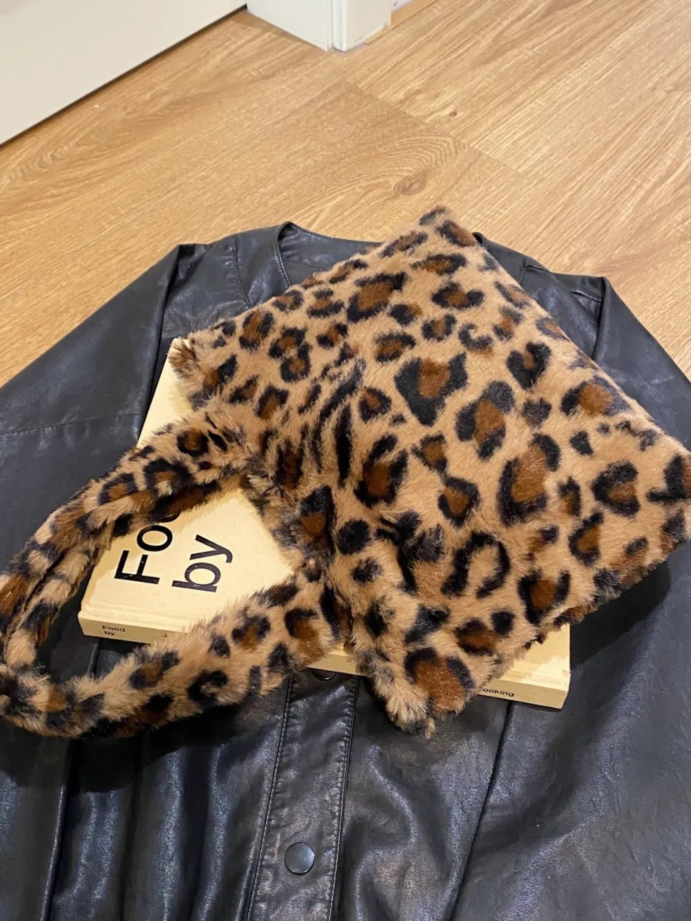 Leopard Fluff Handbag With Zip - ꫀꪶꫀᧁꪖꪀᥴꫀ꠸ᠻꪗ~ 𝔈𝔪𝔟𝔯𝔞𝔠𝔢 𝔈𝔩𝔢𝔤𝔞𝔫𝔠𝔢