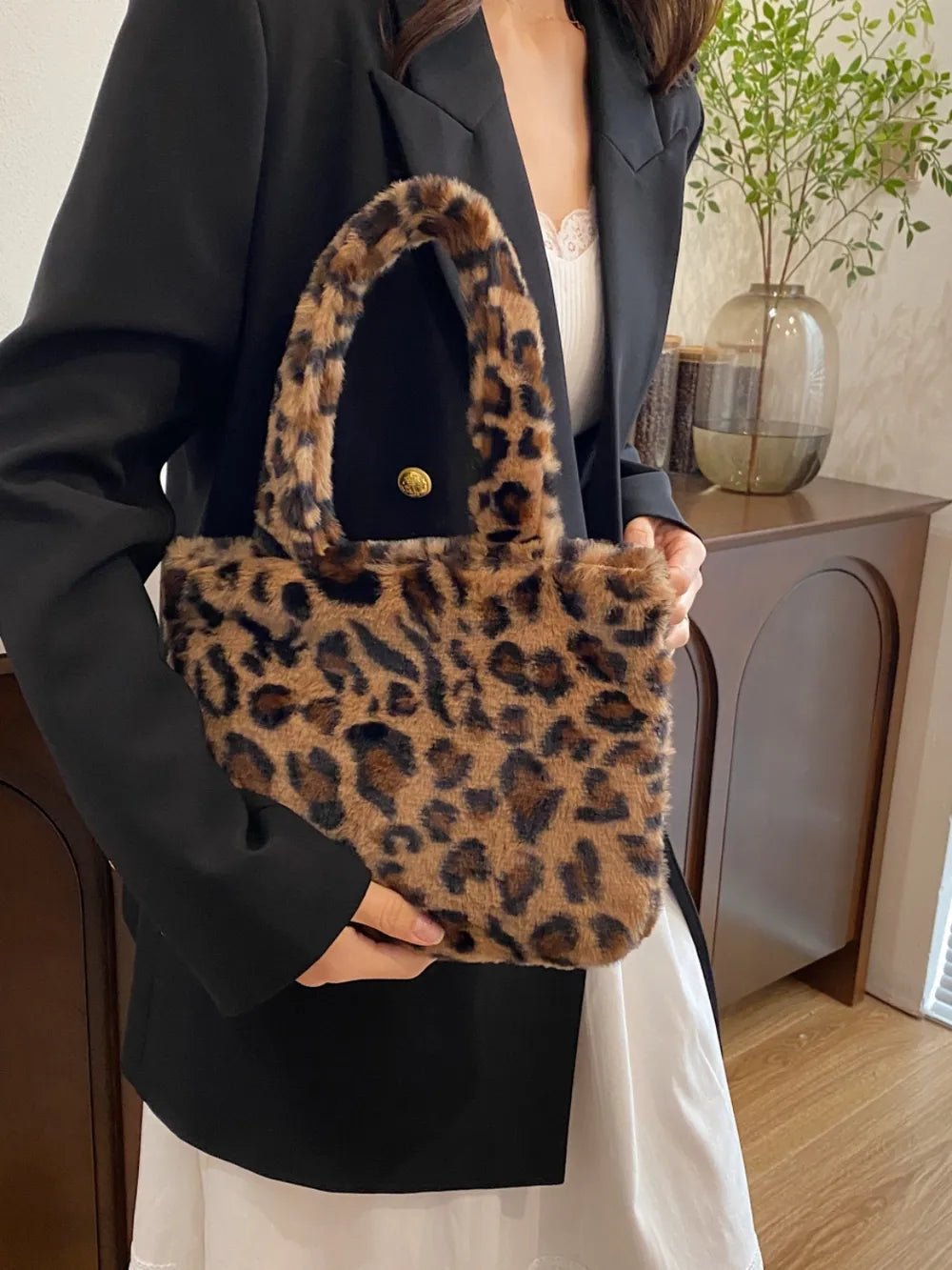 Leopard Fluff Handbag With Zip - ꫀꪶꫀᧁꪖꪀᥴꫀ꠸ᠻꪗ~ 𝔈𝔪𝔟𝔯𝔞𝔠𝔢 𝔈𝔩𝔢𝔤𝔞𝔫𝔠𝔢