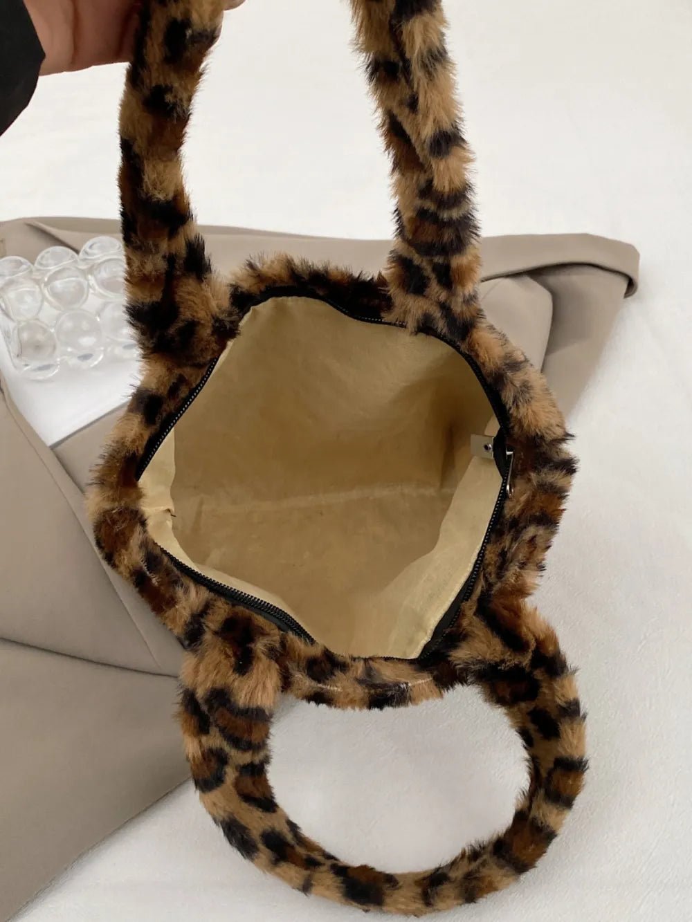 Leopard Fluff Handbag With Zip - ꫀꪶꫀᧁꪖꪀᥴꫀ꠸ᠻꪗ~ 𝔈𝔪𝔟𝔯𝔞𝔠𝔢 𝔈𝔩𝔢𝔤𝔞𝔫𝔠𝔢