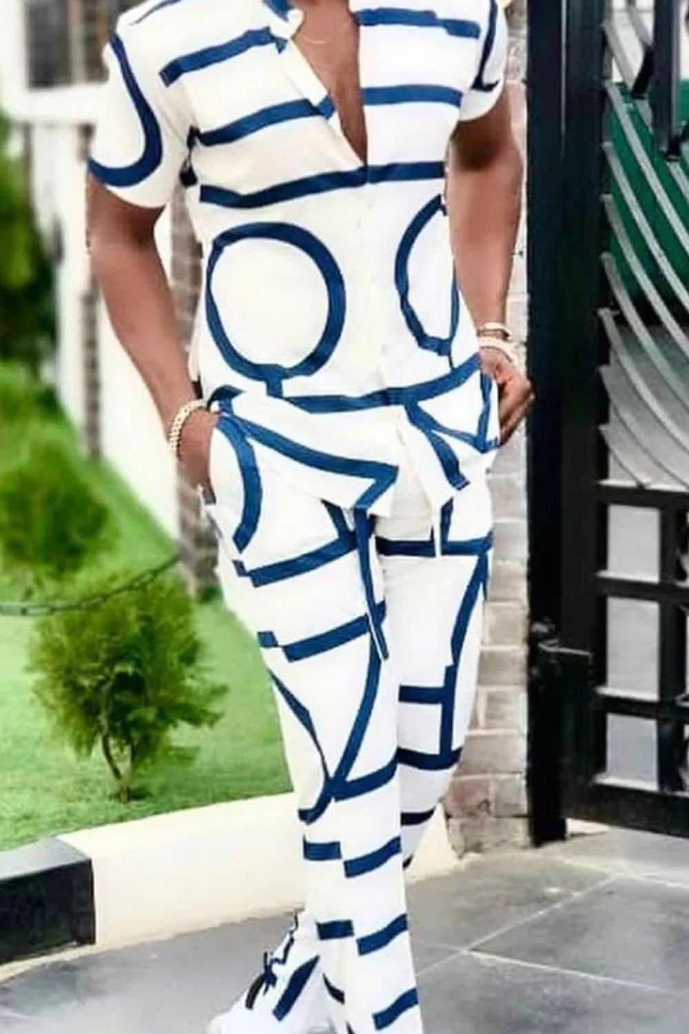 Men's Full Size Geo Print Short Sleeve Top and Pants Set Plus Size - ꫀꪶꫀᧁꪖꪀᥴꫀ꠸ᠻꪗ~ 𝔈𝔪𝔟𝔯𝔞𝔠𝔢 𝔈𝔩𝔢𝔤𝔞𝔫𝔠𝔢