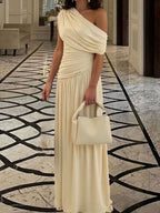 Elegant Ruched Maxi Dress with One-Shoulder Detail - ꫀꪶꫀᧁꪖꪀᥴꫀ꠸ᠻꪗ~ 𝔈𝔪𝔟𝔯𝔞𝔠𝔢 𝔈𝔩𝔢𝔤𝔞𝔫𝔠𝔢