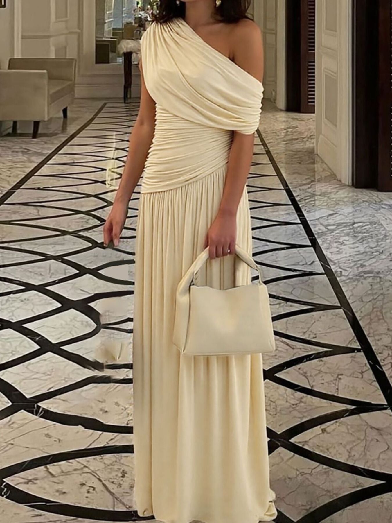 Elegant Ruched Maxi Dress with One-Shoulder Detail - ꫀꪶꫀᧁꪖꪀᥴꫀ꠸ᠻꪗ~ 𝔈𝔪𝔟𝔯𝔞𝔠𝔢 𝔈𝔩𝔢𝔤𝔞𝔫𝔠𝔢