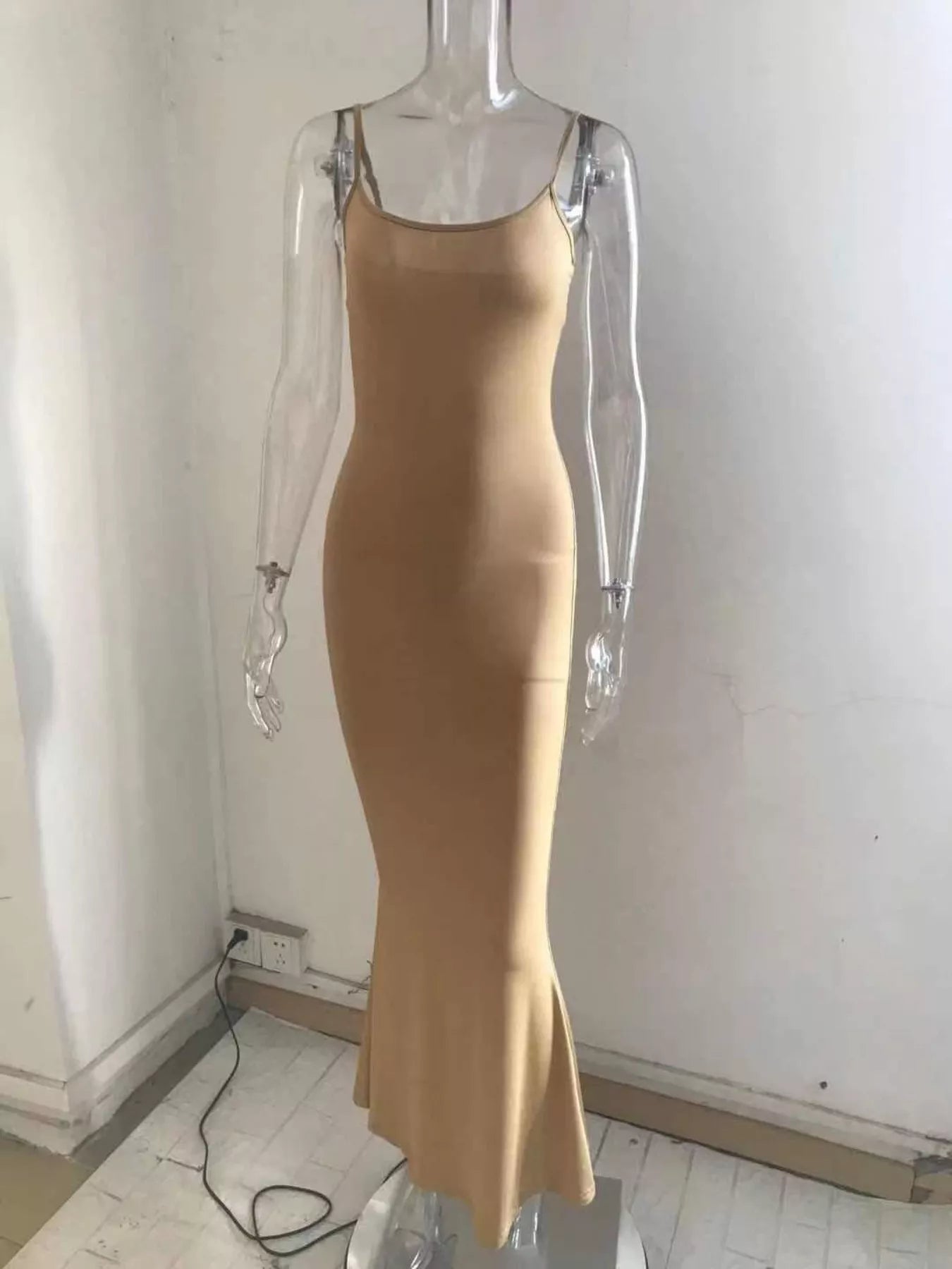 Spaghetti Strap Bodycon Maxi Dress - ꫀꪶꫀᧁꪖꪀᥴꫀ꠸ᠻꪗ~ 𝔈𝔪𝔟𝔯𝔞𝔠𝔢 𝔈𝔩𝔢𝔤𝔞𝔫𝔠𝔢