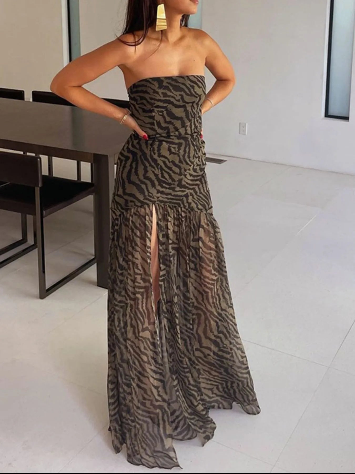 Zebra Print Maxi Dress with Side Slit - ꫀꪶꫀᧁꪖꪀᥴꫀ꠸ᠻꪗ~ 𝔈𝔪𝔟𝔯𝔞𝔠𝔢 𝔈𝔩𝔢𝔤𝔞𝔫𝔠𝔢